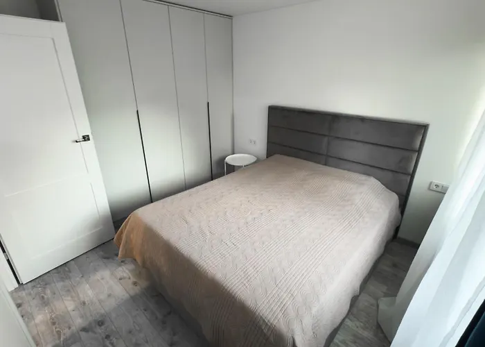 Bright In Κλαϊπέντα