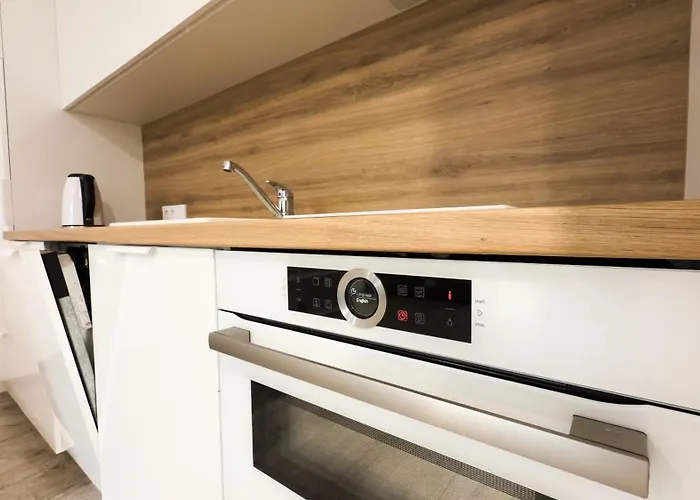 Bright In Κλαϊπέντα